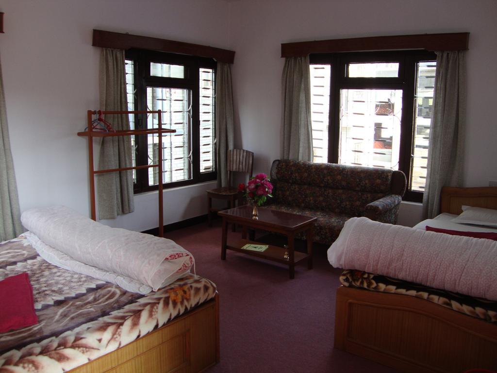 New Summit Guest House Pokhara Zimmer foto